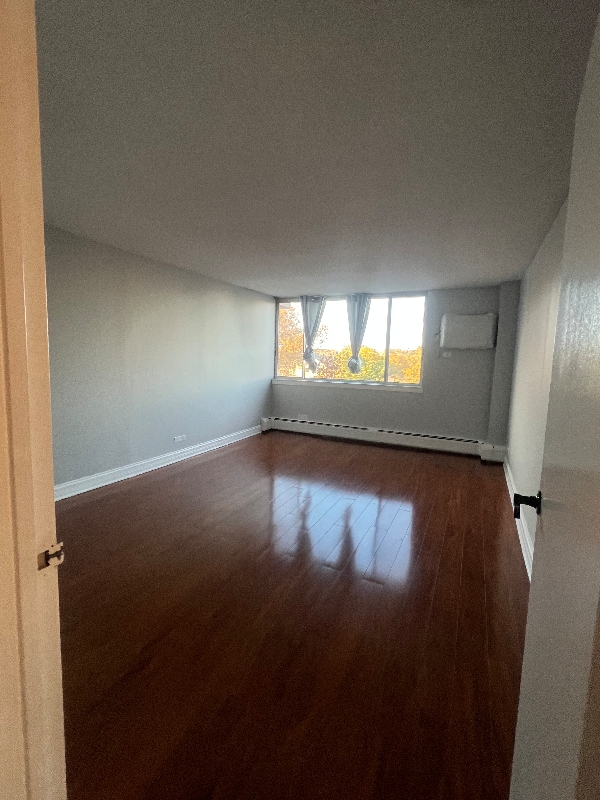 Foto del edificio - 2200 S Stewart Ave