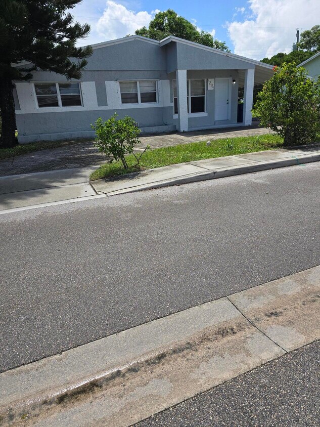 Primary Photo - 1205 W 24th St