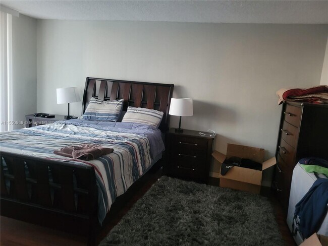 Foto del edificio - 1300 NE Miami Gardens Dr