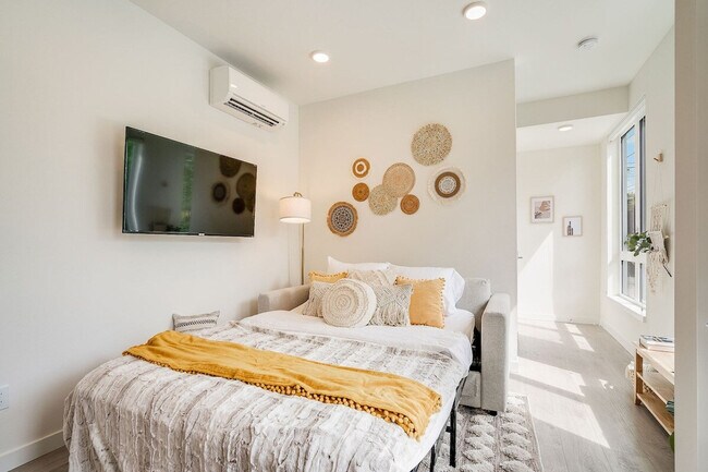 Building Photo - 1835 14th Ave