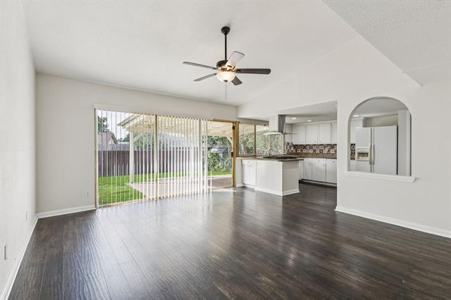 Building Photo - 918 Sleepy Hollow Dr