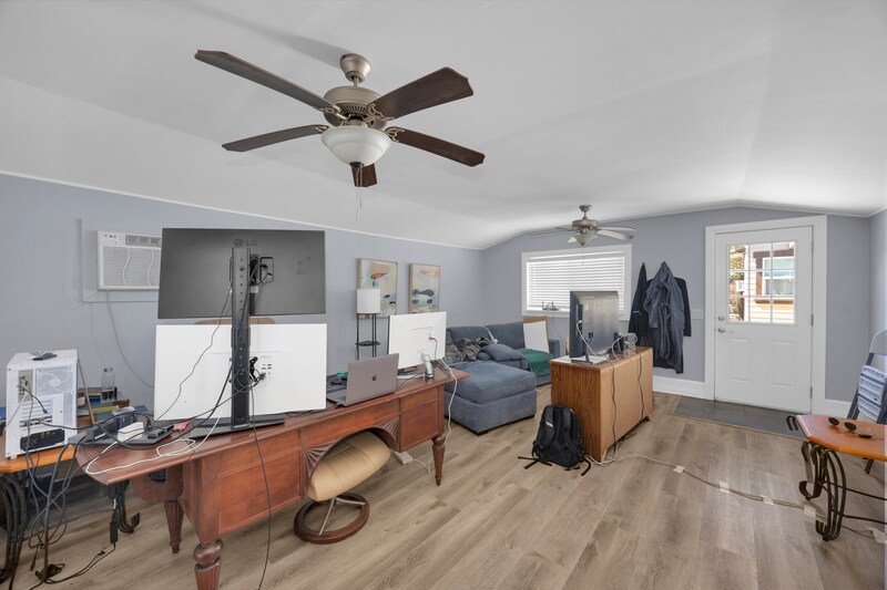 Foto del edificio - 331-335 N Olive St