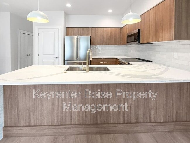 Foto del edificio - 4337 Greentrail Ln