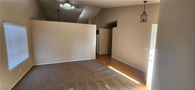 Foto del edificio - 4646 Wood View St