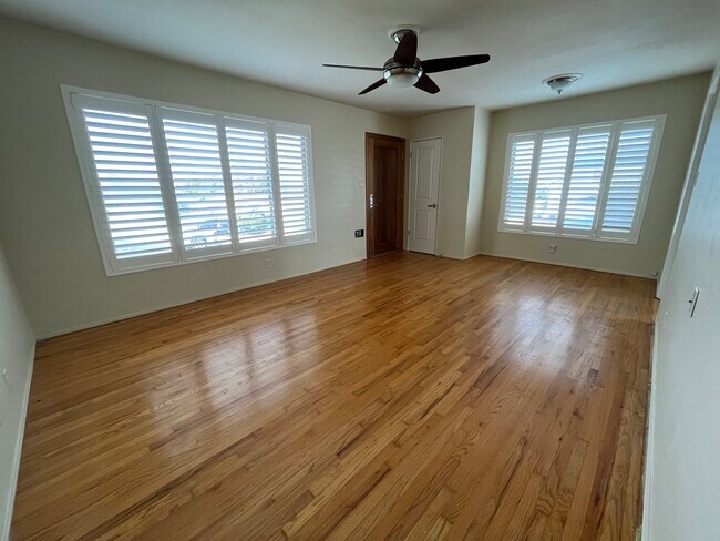 Foto del edificio - 1133 W Crestwood Ave
