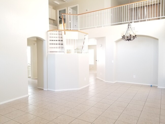 Foto del edificio - Stunning 4 bedroom 3 bath