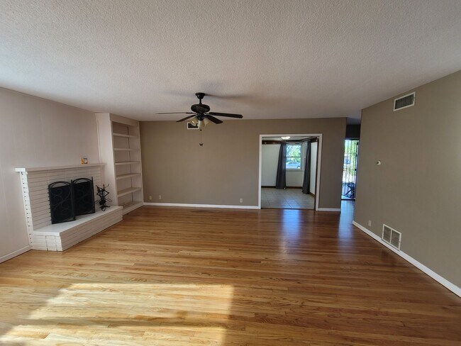 Foto del edificio - Single-Story 4-Bedroom Apartment in Yucaipa!