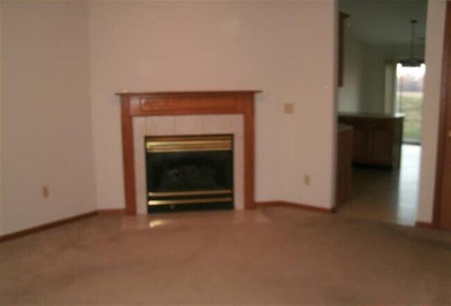 Building Photo - 3504 Thornhill Cir W