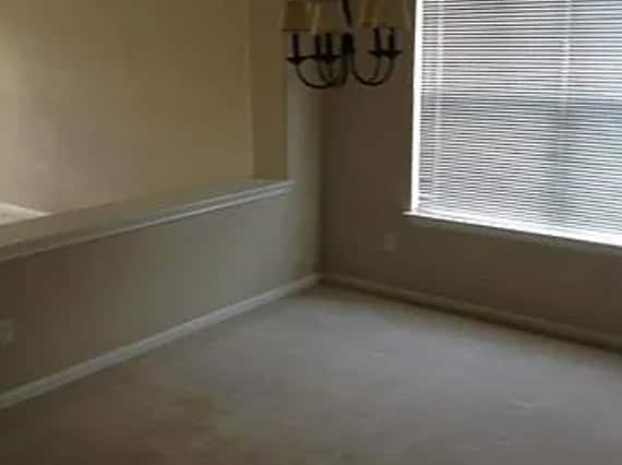 Foto del edificio - 811 Shadow Creek Blvd