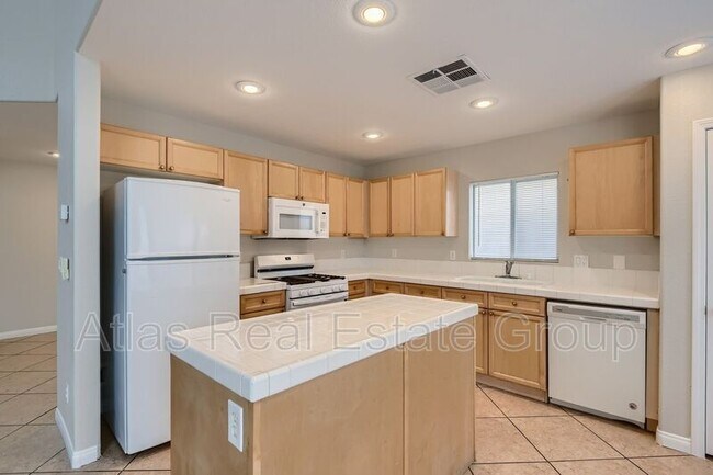 Foto del edificio - 11024 Meadow Leaf Ave