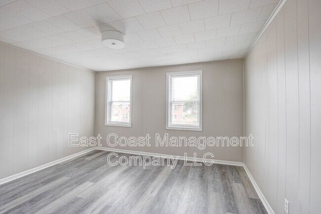 Building Photo - 146 Chestnut St