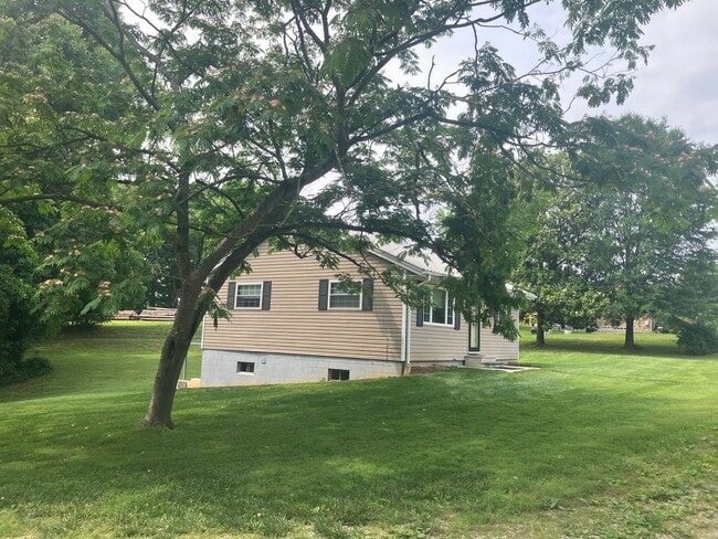Building Photo - Cozy 2 bedroom in Oakridge