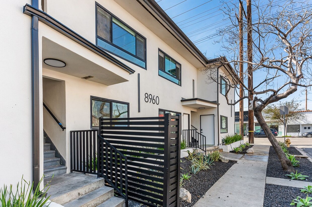 Foto principal - 8960 Hargis St
