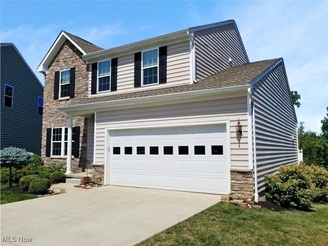 Foto del edificio - 5055 Lake Forest Dr