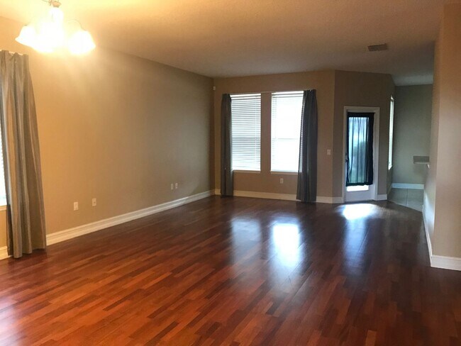 Foto del edificio - Charming 3/2 home w/ formal office/4th bedroom and fenced yard in Harmony