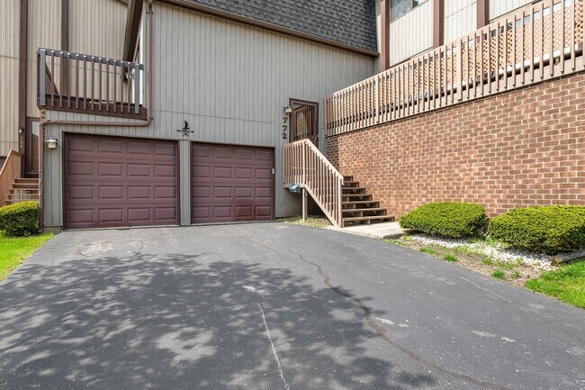 Building Photo - 772 E Golfview Dr