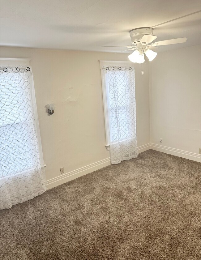 Dormitorio - 506 S Walnut St