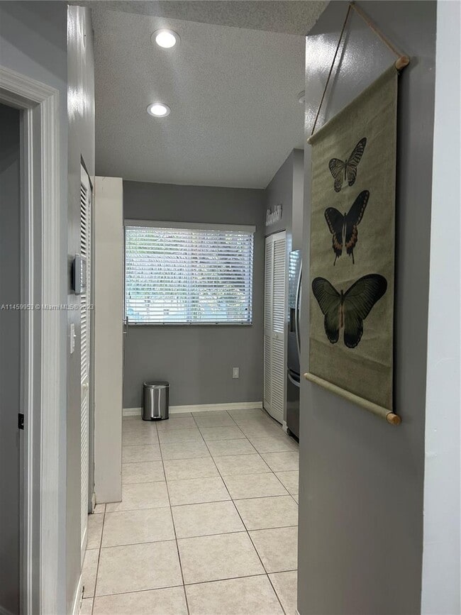 Foto del edificio - 6955 NW 173rd Dr