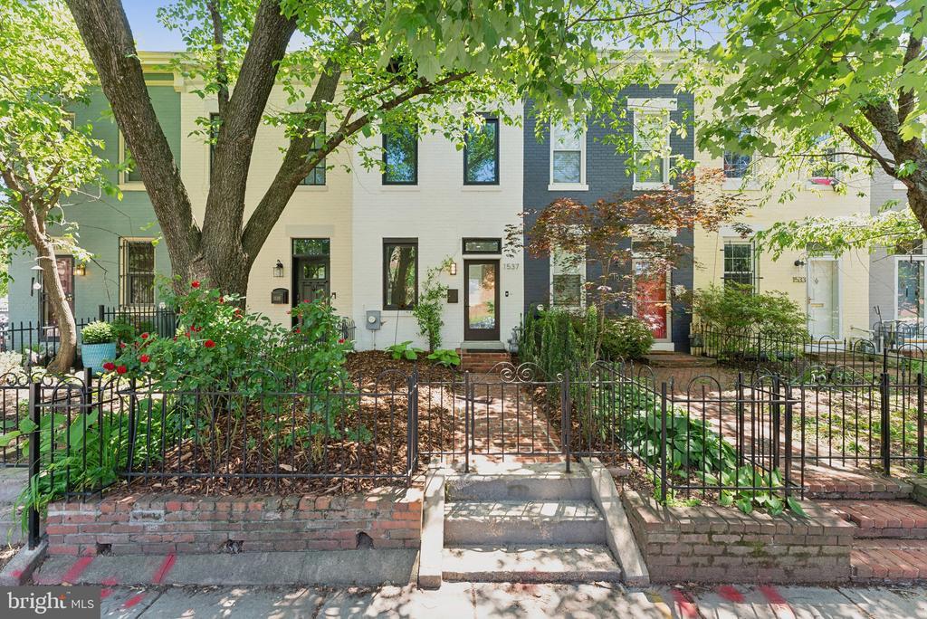 Foto principal - 1537 C St SE