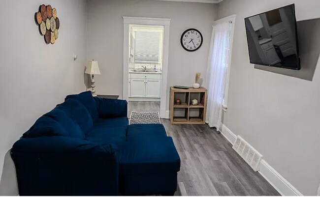 Foto del edificio - 10415-10415 Bernard Ave