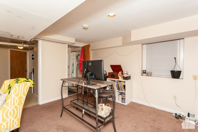 Building Photo - 1 br, 1 bath Apartment - 1446 W Melrose St G