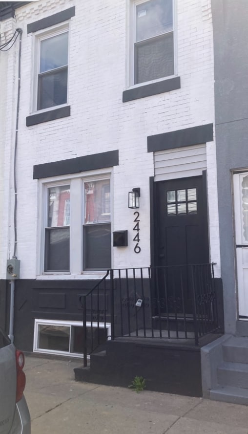 Building Photo - 2446 W Oakdale St