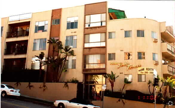 Building Photo - 10394 Rochester Ave