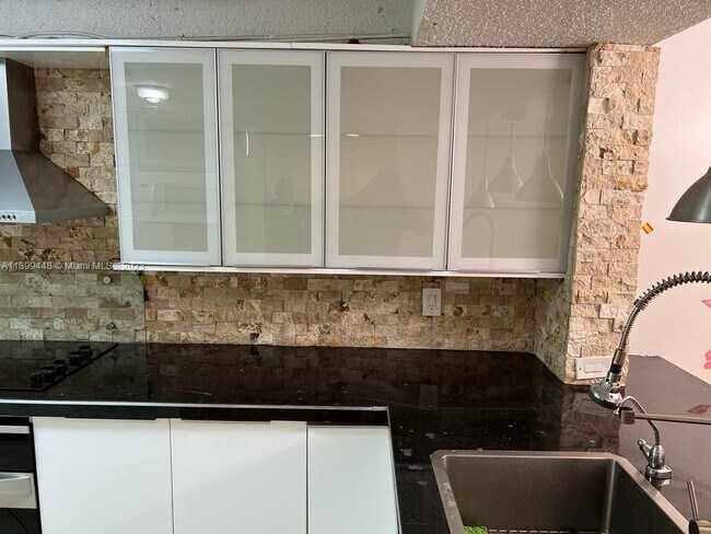 Foto del edificio - 8290 NW 24th St