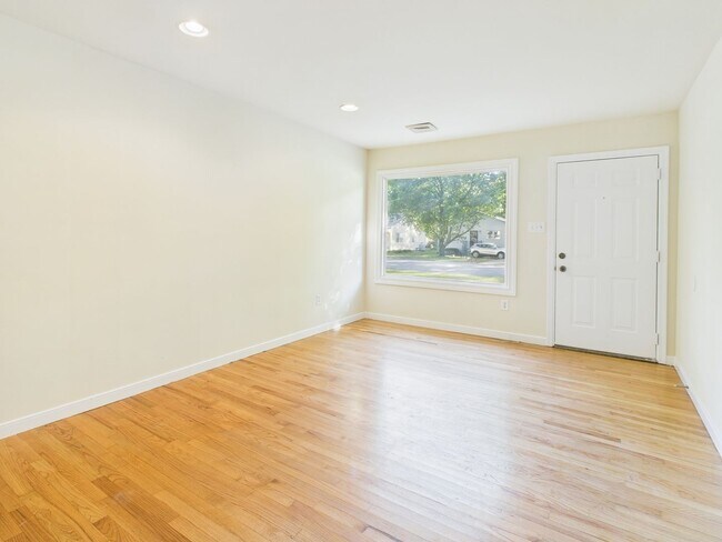Foto del edificio - 818 Winnetka Ave