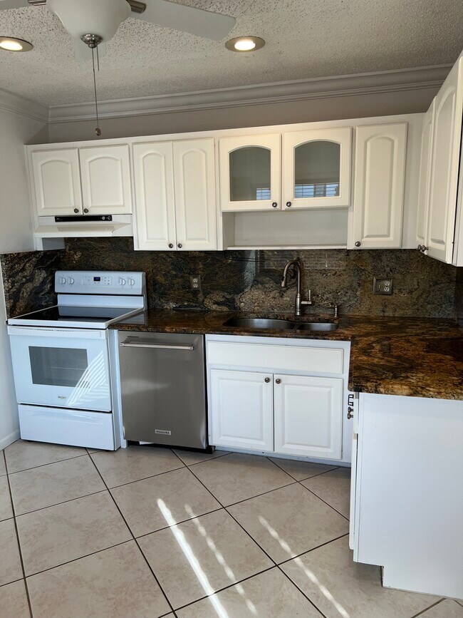 Foto del edificio - 119 Lakeview Ave