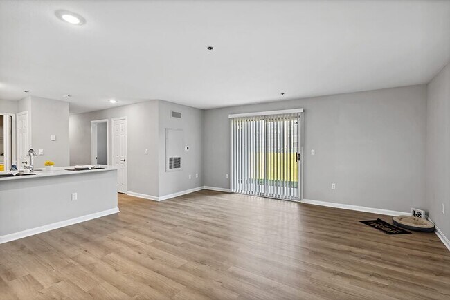 Foto del edificio - England Run North Apartments