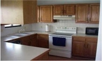 Kitchen - 728 Iowa St House