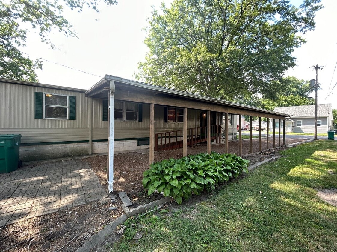 Primary Photo - 2 bed/2 Bath