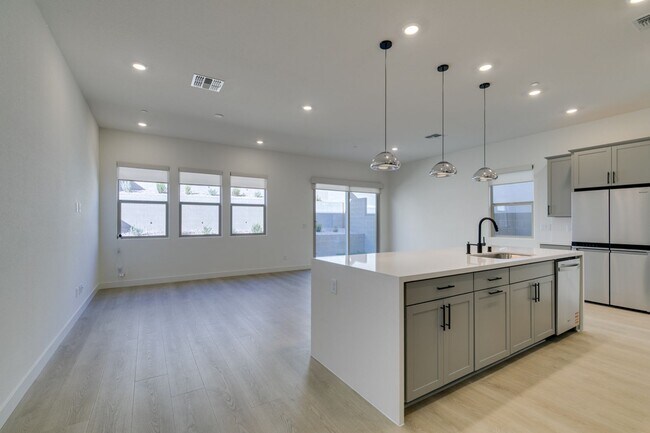 Foto del edificio - Brand New 4 Bedroom + Den/Office in Summerlin