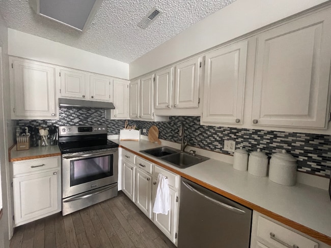 Building Photo - 7110 S Gaylord St