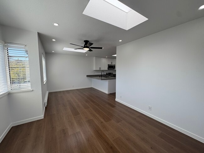 Building Photo - West End Villas