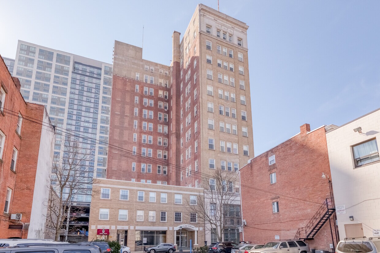 Center Court Condominiums - 116 Court St
