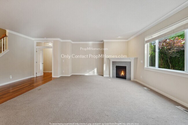 Building Photo - Luxurious Living with Ample Space and Mode...