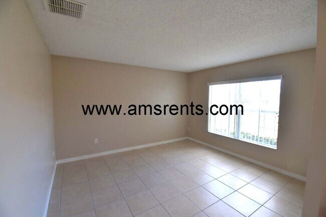 Foto del edificio - Spacious 3 bedroom 2 bath in Poinciana