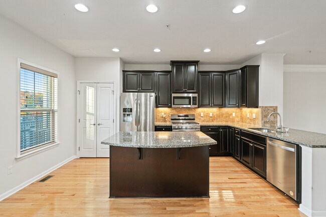 Foto del edificio - 407 Fairmont Dr