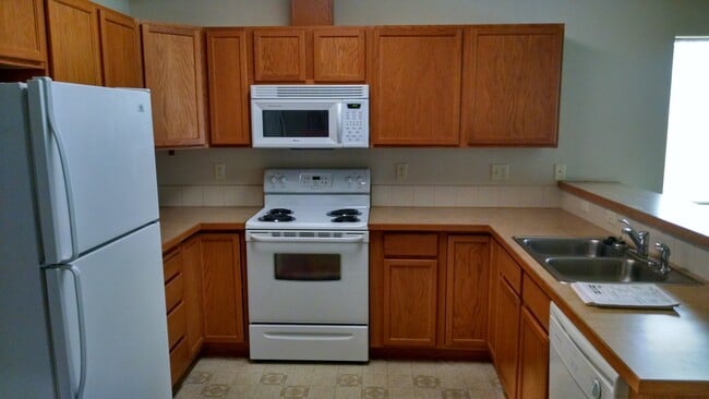 Building Photo - Modern Midtown Duplex