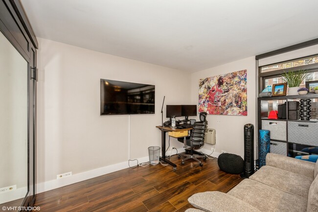 Building Photo - 2600 N Hampden Ct