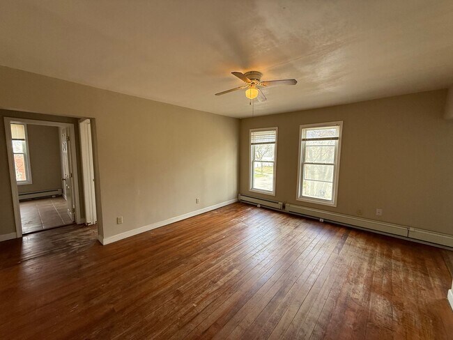 Foto del edificio - 562 Edmund Ave W