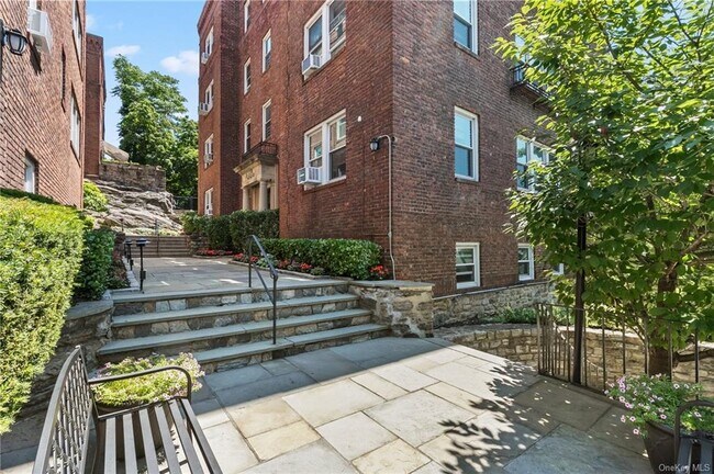 Building Photo - 54 Sagamore Rd