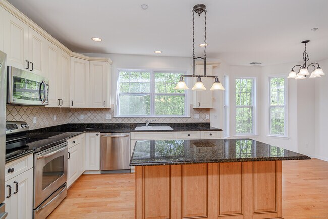 Foto del edificio - 82 Suzie Dr