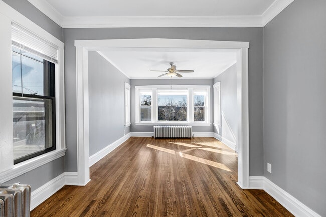 Building Photo - 5761 N Elston Ave