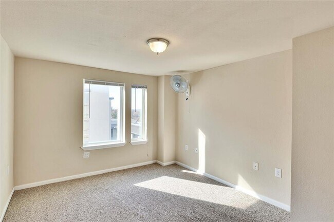 Foto del edificio - 908 W 21st St