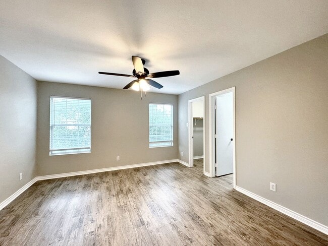 Building Photo - 2 Story Town Home - Near USAA-UTSA-Medical Center