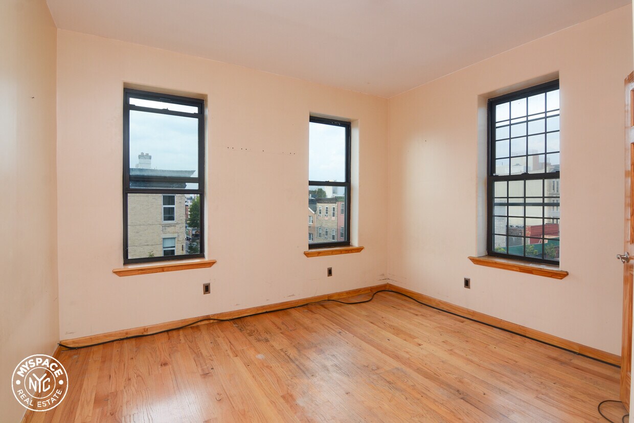 Primary Photo - 100 Rogers Ave