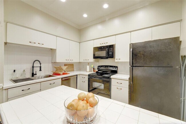 Foto del edificio - 1307 Kinney Ave